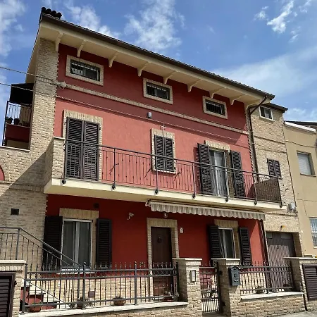 Casa Rossa Apartment *