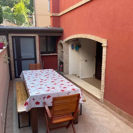 Casa Rossa 아파트 카스텔피다르도